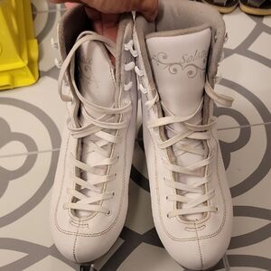 Solstice White Athletic Shoes for Performance